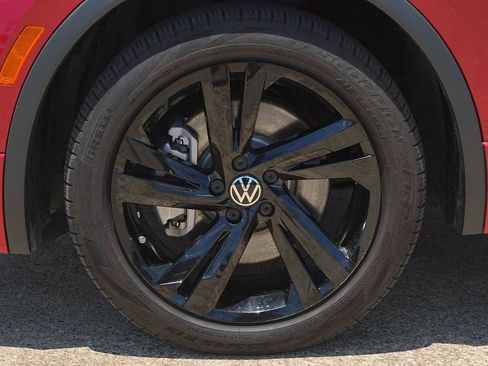 Used 2024 Volkswagen Tiguan SE R-Line FWD image 7