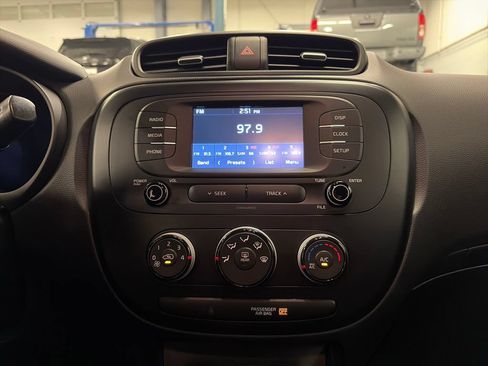Used 2019 Kia Soul FWD image 19