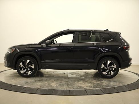 New 2026 Volkswagen Taos SE image 6
