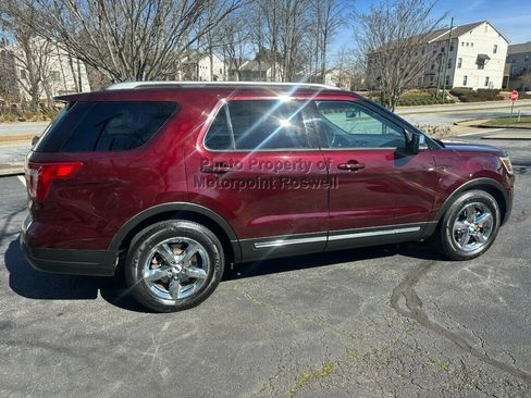 Used 2018 Ford Explorer XLT FWD image 7
