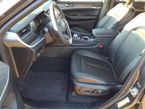 New 2025 Jeep Grand Cherokee Limited image 13