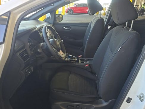 Certified 2025 Nissan Leaf SV Plus FWD image 5