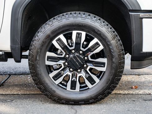 Used 2024 GMC Sierra 3500 Denali Ultimate image 9