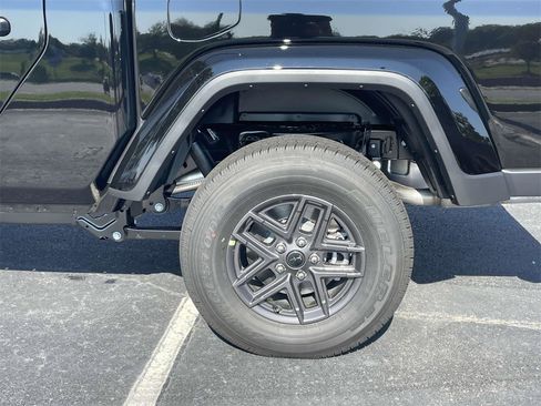 New 2025 Jeep Gladiator Sport image 37