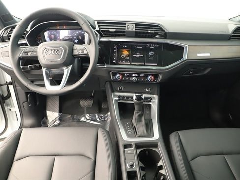 New 2025 Audi Q3 2.0T Premium image 18
