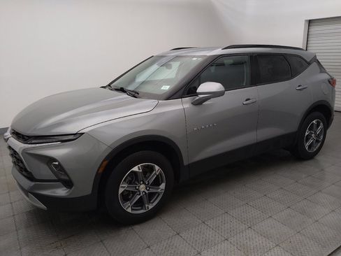 Used 2024 Chevrolet Blazer LT w/ Convenience Package FWD image 2