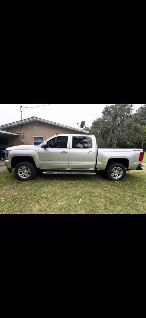 Used 2018 Chevrolet Silverado 1500 LT w/ All Star Edition AWD/4WD image 3