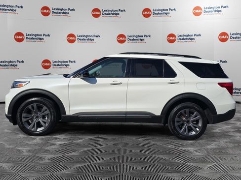 Used 2022 Ford Explorer XLT w/ Equipment Group 202A AWD/4WD image 4