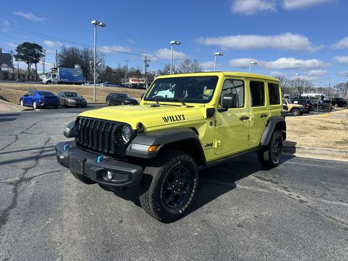 Used 2023 Jeep Wrangler Unlimited w/ Sun & Screen Package image 5