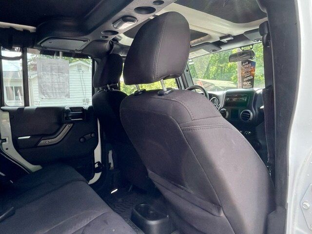 Used 2017 Jeep Wrangler Unlimited Sport w/ Mopar Black Appearance Group AWD/4WD image 16