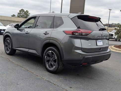 Used 2024 Nissan Rogue SV image 6