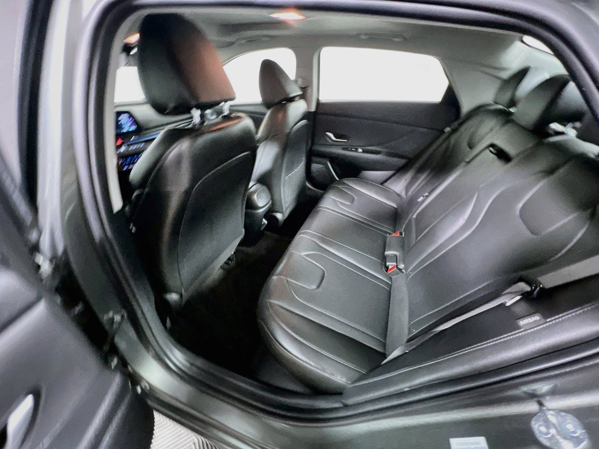 Used 2025 Hyundai Elantra Limited FWD image 29