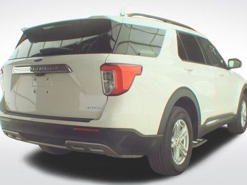 Used 2023 Ford Explorer XLT w/ Equipment Group 202A image 5