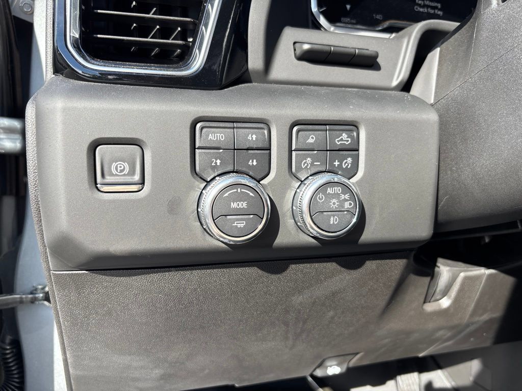 Used 2025 GMC Sierra 2500 Denali w/ Technology Package AWD/4WD image 18