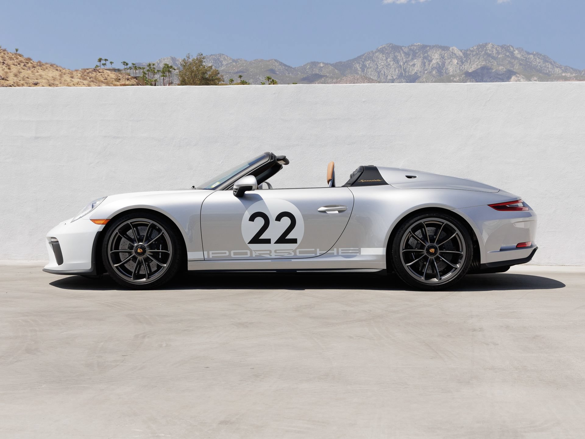 Certified 2019 Porsche 911 Speedster RWD image 2