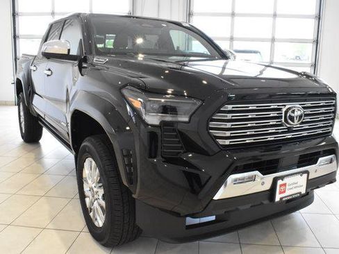Certified 2025 Toyota Tacoma Limited AWD/4WD image 1