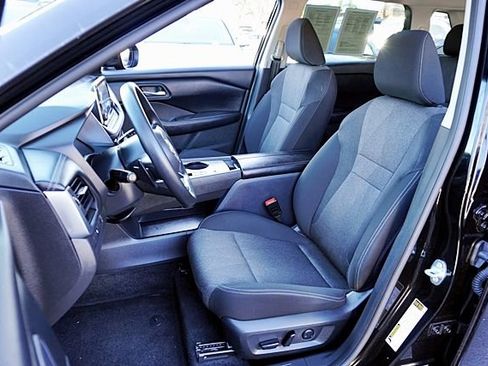 Used 2024 Nissan Rogue SV image 17