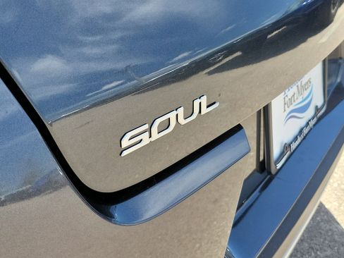 Used 2023 Kia Soul LX w/ LX Technology Package image 12