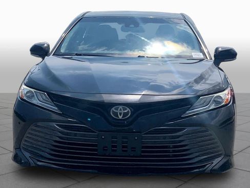 Used 2018 Toyota Camry XLE FWD image 4