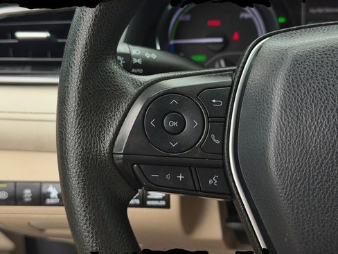 Used 2019 Toyota Camry LE w/ Sunroof Package FWD image 21