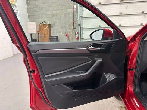 Certified 2022 Volkswagen Jetta SE image 12