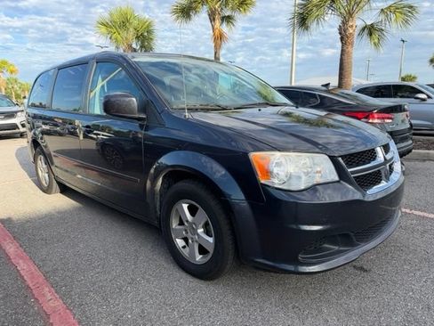 Used 2013 Dodge Grand Caravan SXT w/ Rear Park Assist Pkg FWD image 1