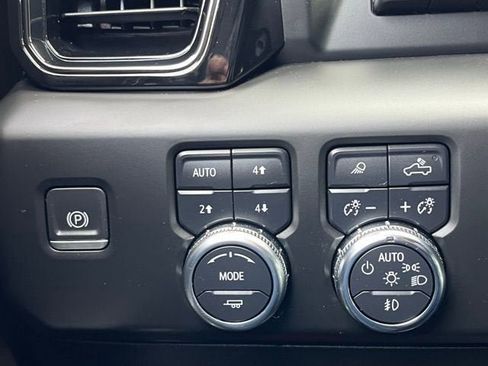 Used 2024 GMC Sierra 1500 AT4 w/ Technology Package AWD/4WD image 30