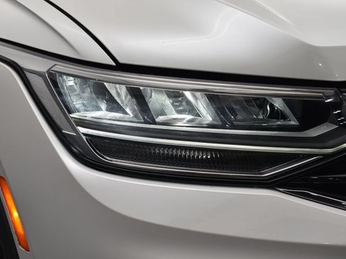Used 2022 Volkswagen Tiguan SE R-Line AWD/4WD image 21