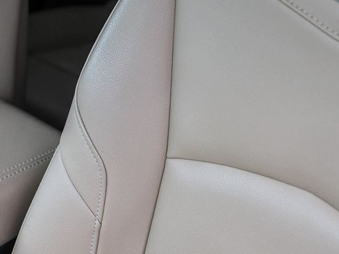 Used 2024 Cadillac XT4 Luxury w/ Cold Weather Package FWD image 23
