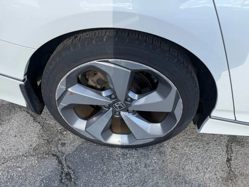 Used 2018 Honda Accord Touring image 30