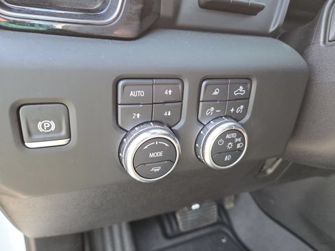 Used 2024 GMC Sierra 2500 AT4 w/ AT4 Premium Plus Package AWD/4WD image 6
