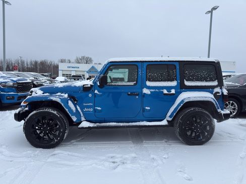 Used 2022 Jeep Wrangler Unlimited Sahara w/ Cold Weather Group image 20