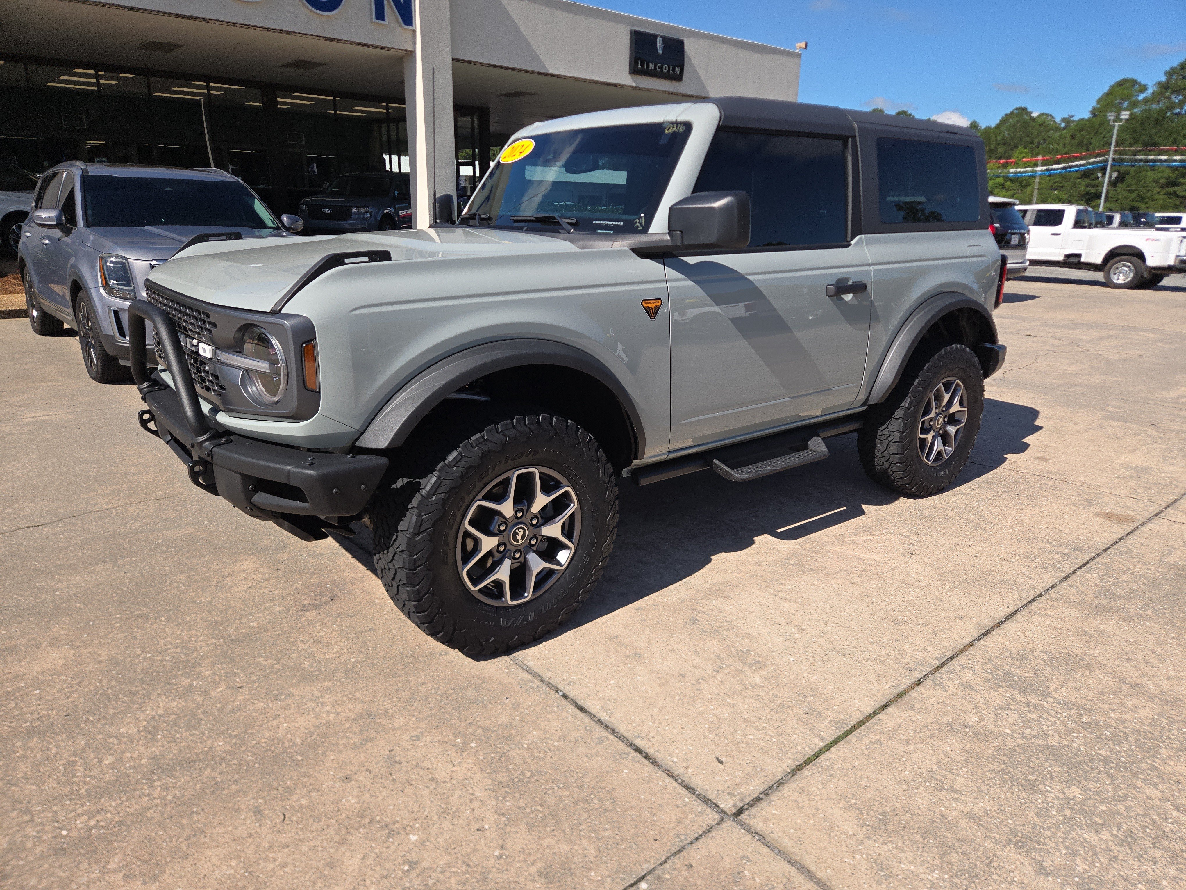 Used 2024 Ford Bronco Badlands AWD/4WD image 2