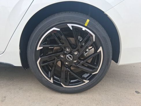 New 2026 Nissan Sentra SR w/ Floor Mat Package FWD image 32