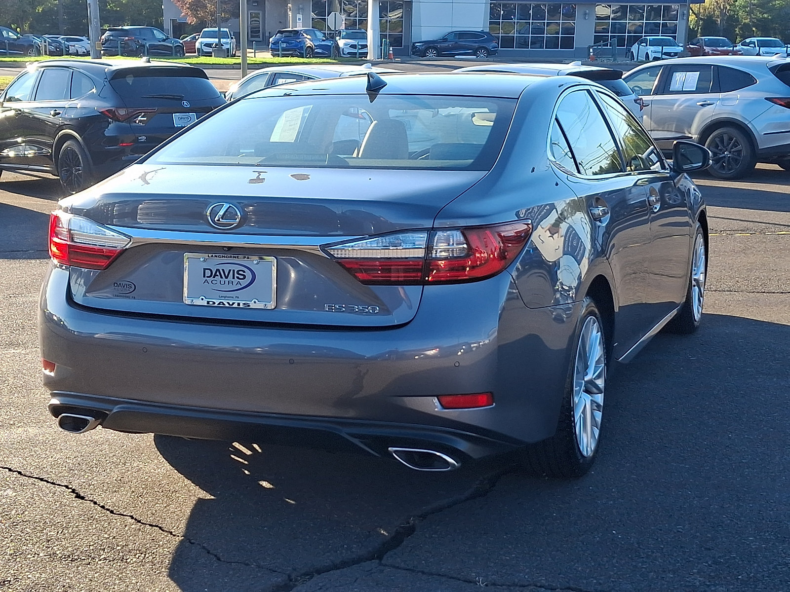 Used 2016 Lexus ES 350 w/ Luxury Package w/Wood Trim FWD image 4