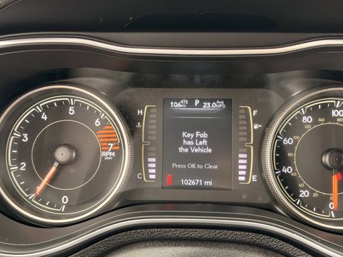 Used 2019 Jeep Cherokee Latitude Plus FWD image 29