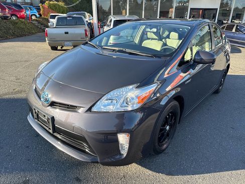 Used 2014 Toyota Prius Two image 1