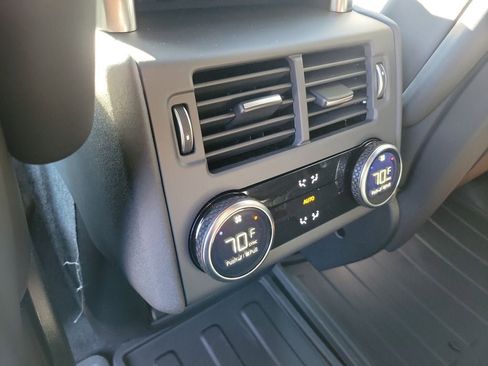 Certified 2024 Land Rover Discovery Metropolitan Edition AWD/4WD image 23