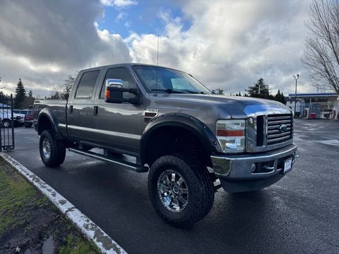 Used 2010 Ford F250 XLT image 2