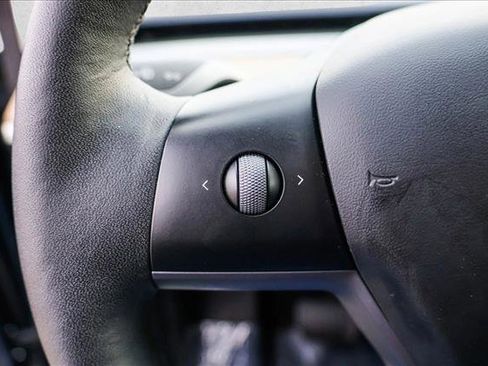 Used 2023 Tesla Model Y Long Range image 14