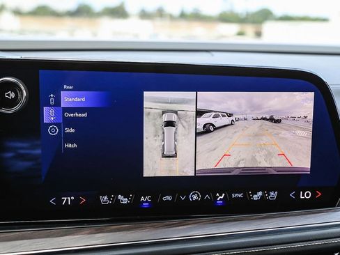 Used 2025 Chevrolet Suburban Premier image 25