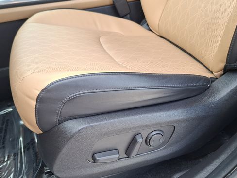 Used 2022 Kia Carnival EX FWD image 18
