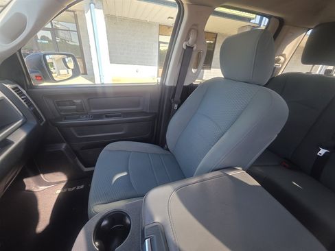 Used 2015 RAM 1500 Express RWD image 9