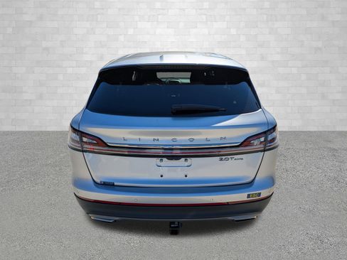 Used 2019 Lincoln Nautilus Premier image 3