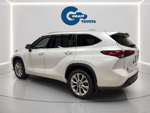 Used 2023 Toyota Highlander Limited AWD/4WD image 11