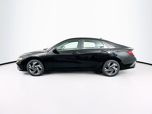 Used 2025 Hyundai Elantra SEL FWD image 4
