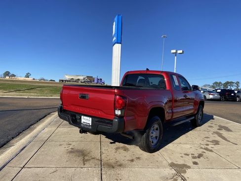 Used 2019 Toyota Tacoma SR image 10