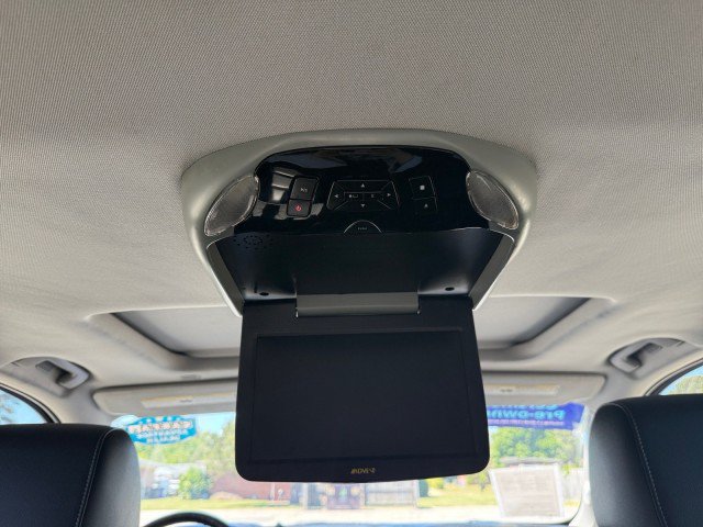 Used 2019 Chevrolet Suburban Premier w/ RST 6.2L Performance Edition AWD/4WD image 16