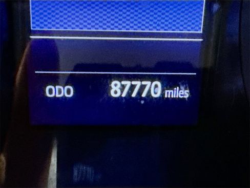 Used 2020 Toyota C-HR LE image 4