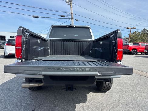 Used 2025 Toyota Tacoma TRD Sport image 5